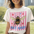 Bienen-Motiv von Nicoles-Transferwelt mit Biene auf hellem Hintergrund, detaillierte Illustration für kreative Bastelprojekte.