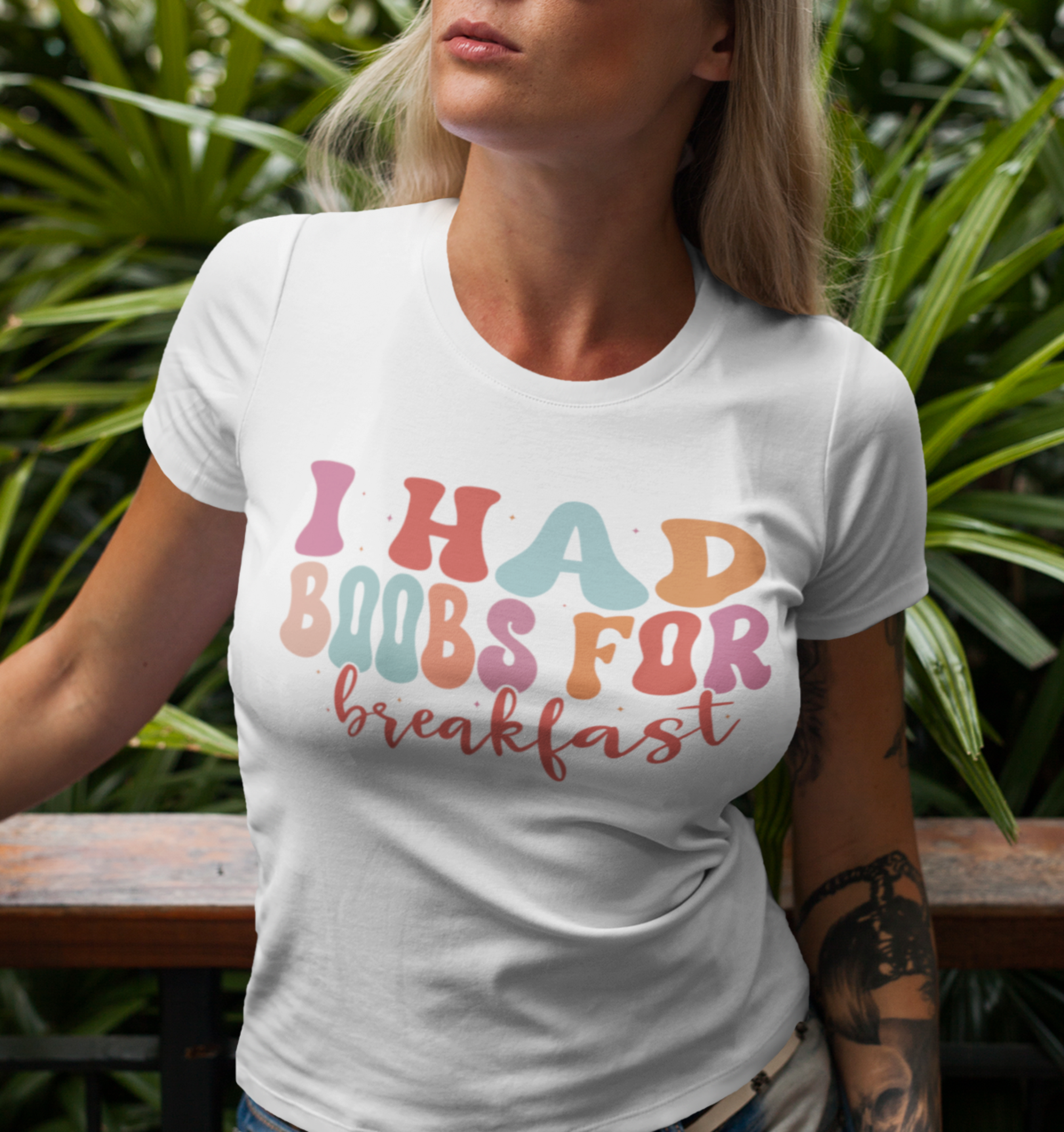 Details des "Boobs for Breakfast" Motivs von Nicoles-Transferwelt, realistische Brustmotive auf weißem Hintergrund.