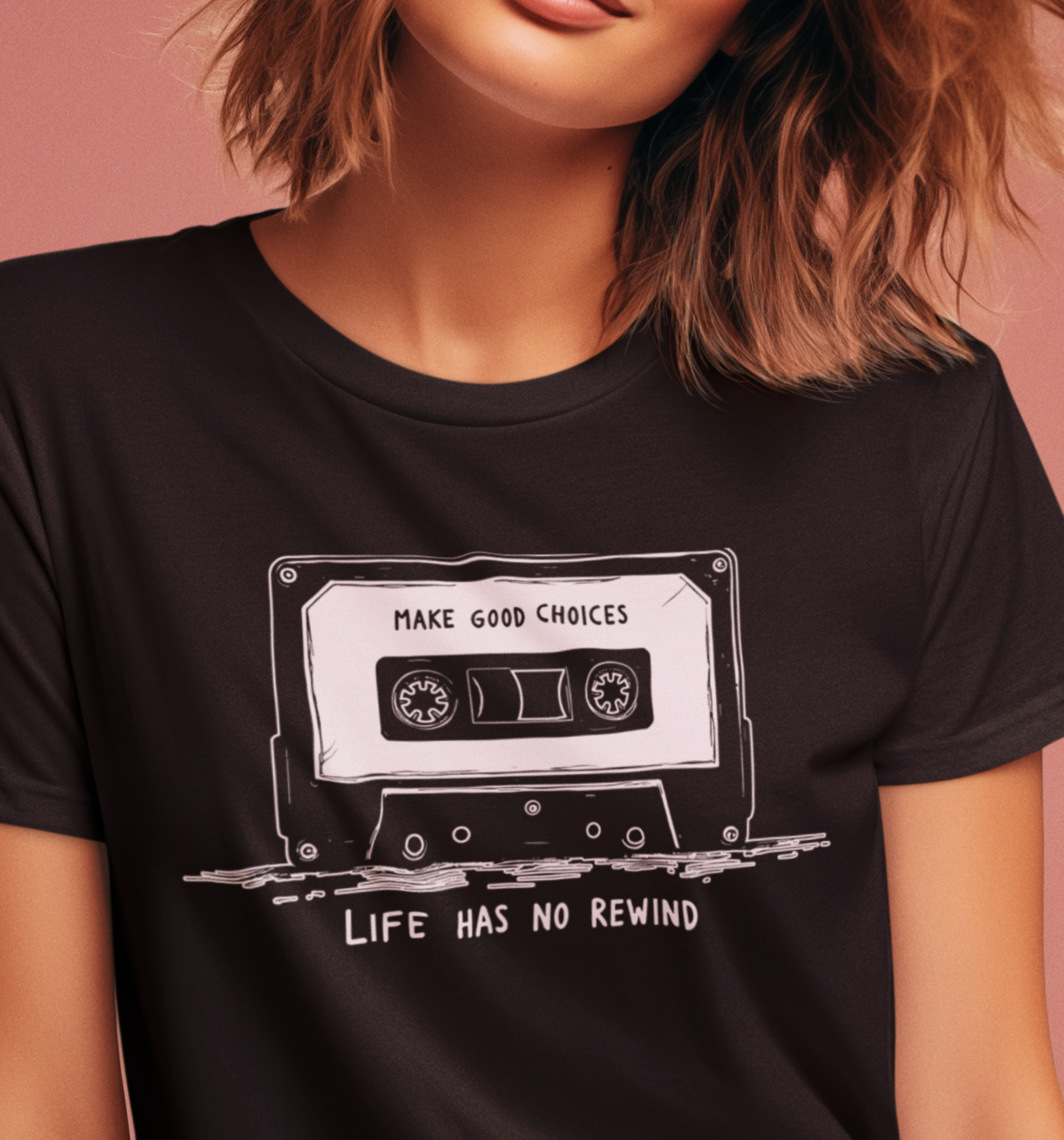 Weiße Kassette mit Motiv "Life has no rewind" von Nicoles-Transferwelt, detailreiches Design auf der Kassette sichtbar