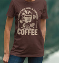 Beige Laufkaffeetasse mit Motiv von Nicoles-Transferwelt, detailreiche Gestaltung, ideal für Kaffeeliebhaber und Sportfans.