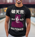 Japanisches Streetwear-Motiv auf T-Shirt mit buntem Japan-Design, von Nicoles-Transferwelt, auf weißem Hintergrund zu sehen.