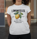 Motivbild von Limoncello-Flasche auf hellem Hintergrund, Design von Nicoles-Transferwelt, frisches italienisches Zitronenmotiv