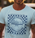 Japanische Ramen-Nudeln Motiv auf Streetwear-T-Shirt von Nicoles-Transferwelt, detailliertes Nudel-Design auf schwarzem Hintergrund