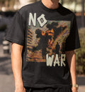 Zweizeiliges Bügelbild mit "NO WAR" Motiv von Nicoles-Transferwelt, geeignet für Textilien, auf weißem Hintergrund.