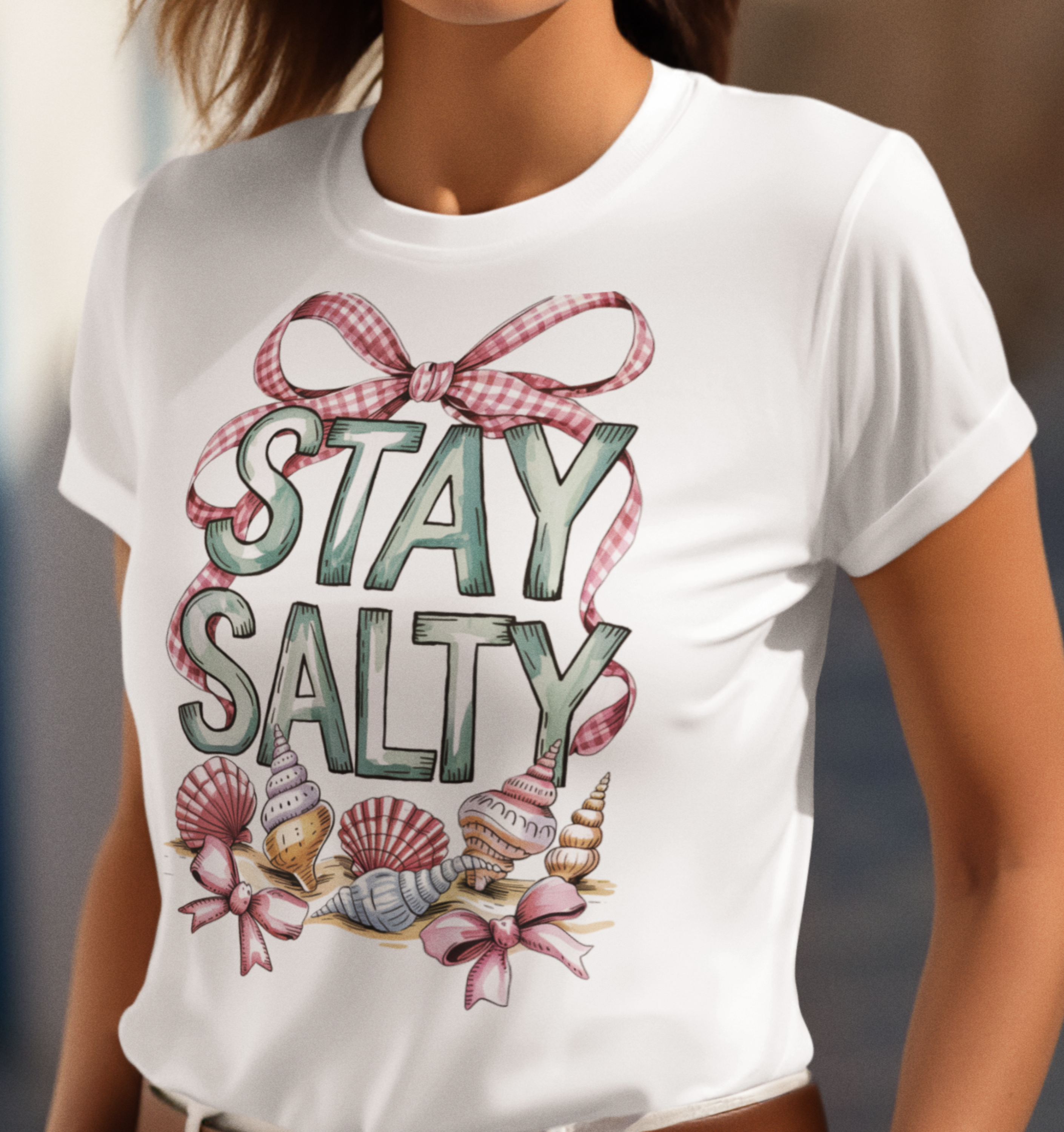 Motivbild mit dem Schriftzug "Stay Salty" von Nicoles-Transferwelt, schwarzer Hintergrund, dekoratives Motiv für Salzwasserliebhaber