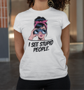 Motivbild „Stupid People“ von Nicoles-Transferwelt mit humorvollem Spruch auf weißem Hintergrund.